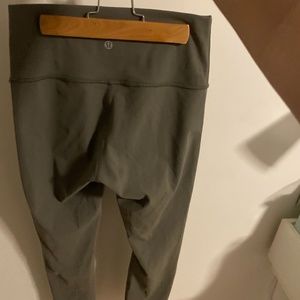 Lululemon green wonder train size 6 25 inch leggings